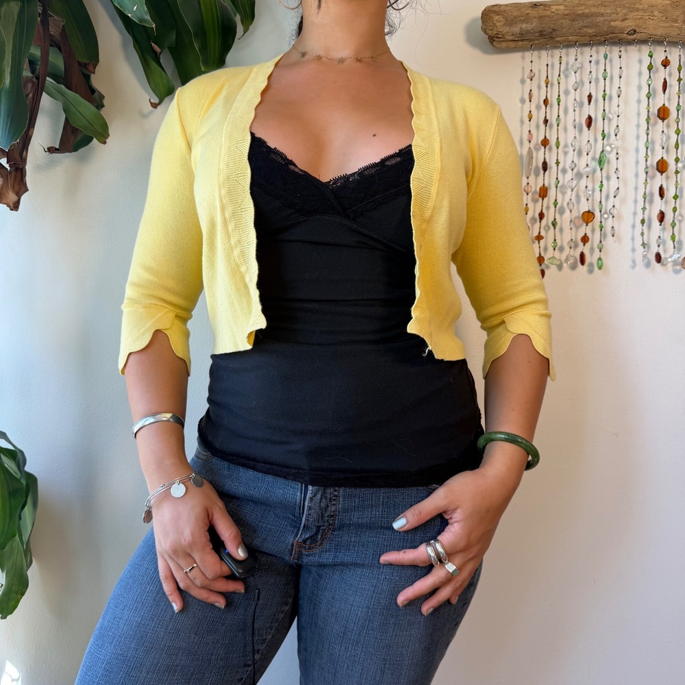 Butter Yellow Scalloped Cropped Cardigan Shrug 3/4 Sleeve Knit Coquette bolero